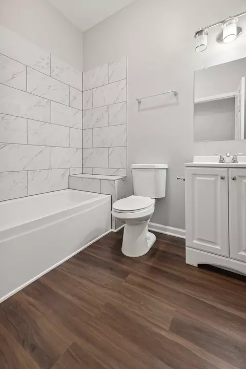 Bath - 6122 S Champlain Ave, Chicago, IL 60637 photo 1 of 1