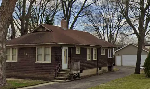 719 Stewart Ave, Elgin, IL 60120