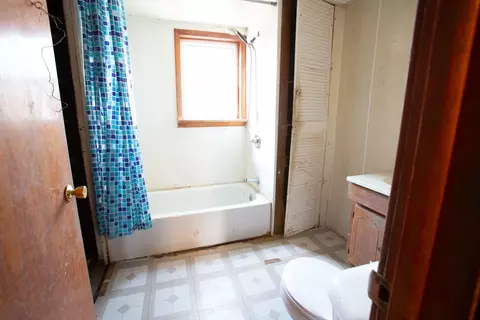 Bath - 33479 Oak St, Chenoa, IL 61726 photo 1 of 1