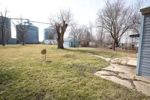 Exterior - 33479 Oak St, Chenoa, IL 61726 photo 2 of 6