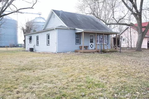 33479 Oak St, Chenoa, IL 61726