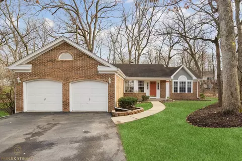 9 Banbury Ct, Streamwood, IL 60107