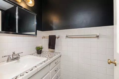 Bath - 5 Kenyon Ct, Bloomington, IL 61701 photo 1 of 3