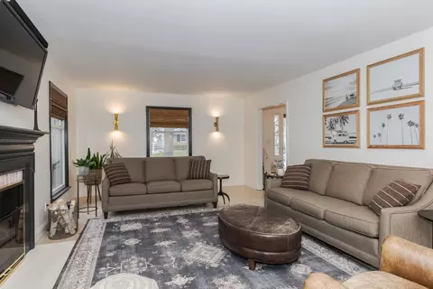 Living - 5 Kenyon Ct, Bloomington, IL 61701 photo 3 of 8