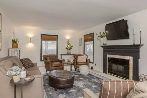 Living - 5 Kenyon Ct, Bloomington, IL 61701 photo 1 of 8