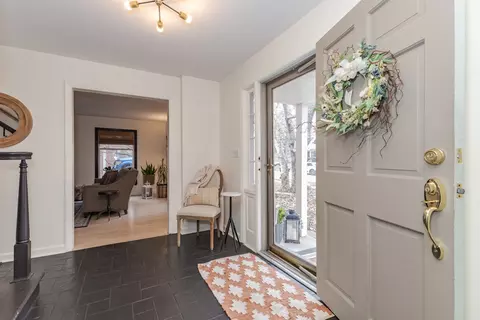 Entry Way - 5 Kenyon Ct, Bloomington, IL 61701 photo 4 of 5