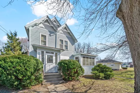 275 N Main St, Leland, IL 60531