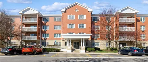1220 Depot St #207, Glenview, IL 60025
