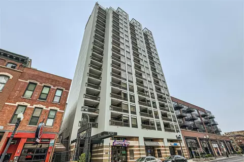 1212 N Wells St #806, Chicago, IL 60610