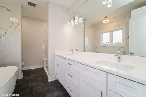 Bath - 1433 Lorete Ln, Northbrook, IL 60062 photo 1 of 2