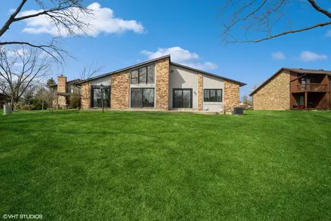Exterior - 1433 Lorete Ln, Northbrook, IL 60062 photo 3 of 4
