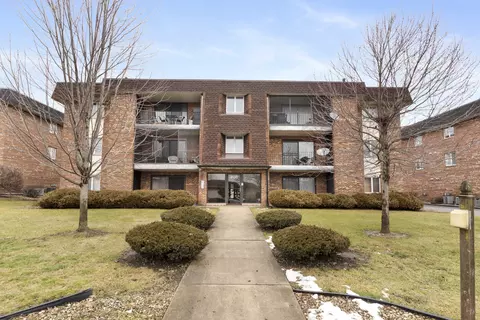 9130 W 140th St #302, Orland Park, IL 60462