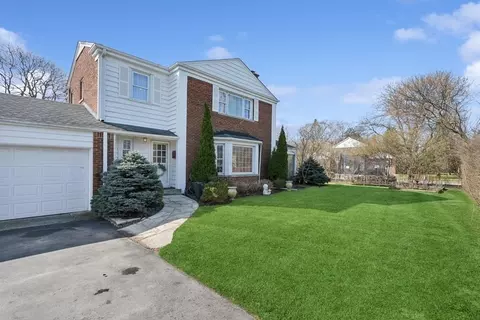 3825 Golf Rd, Evanston, IL 60203