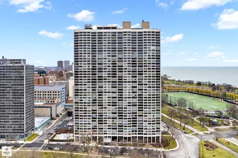 2800 N Lake Shore Dr #913, Chicago, IL 60657