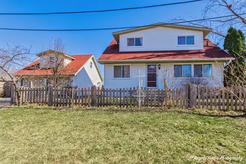 522 Clover Ln, Round Lake Beach, IL 60073