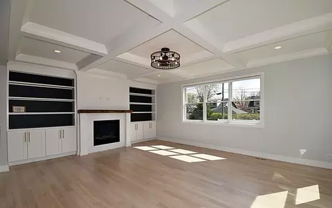 Living - 756 S Mitchell Ave, Elmhurst, IL 60126 photo 2 of 3