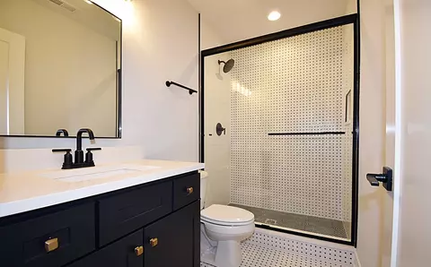 Bath - 756 S Mitchell Ave, Elmhurst, IL 60126 photo 8 of 8