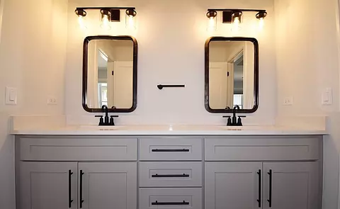 Bath - 756 S Mitchell Ave, Elmhurst, IL 60126 photo 5 of 8