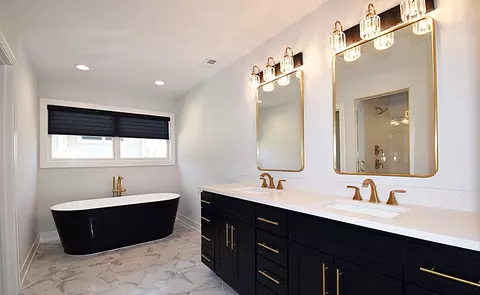 Bath - 756 S Mitchell Ave, Elmhurst, IL 60126 photo 4 of 8