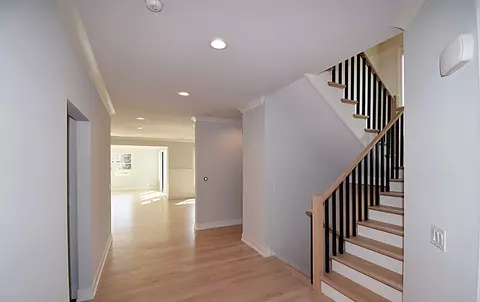 Entry Way - 756 S Mitchell Ave, Elmhurst, IL 60126 photo 2 of 5