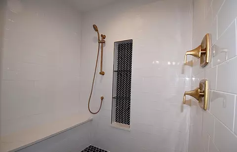 Bath - 756 S Mitchell Ave, Elmhurst, IL 60126 photo 2 of 8