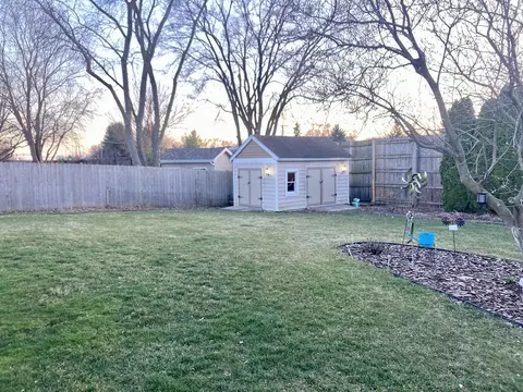 363 Berwick Dr, Aurora, IL 60506 photo 4