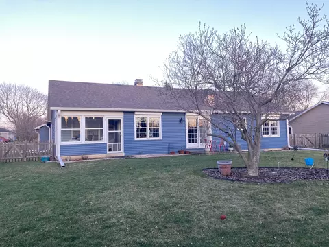 363 Berwick Dr, Aurora, IL 60506 photo 2