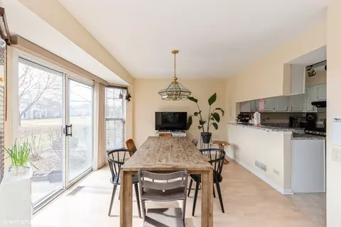 Dining - 1499 Diamond Dr, Hoffman Estates, IL 60192 photo 2 of 3