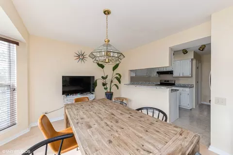 Dining - 1499 Diamond Dr, Hoffman Estates, IL 60192 photo 1 of 3