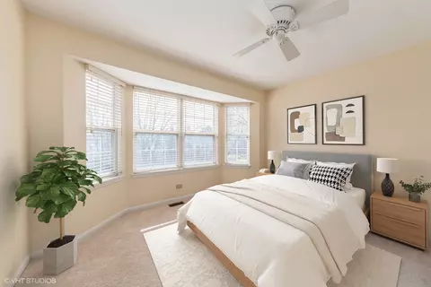 Bedroom - 1499 Diamond Dr, Hoffman Estates, IL 60192 photo 3 of 3
