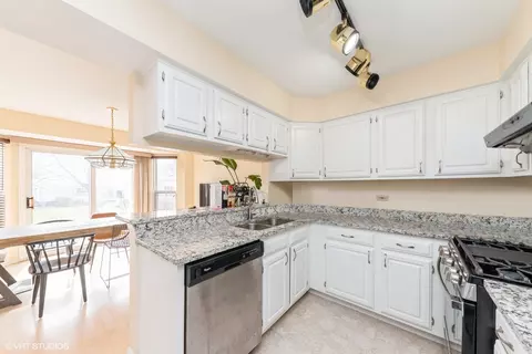 Kitchen - 1499 Diamond Dr, Hoffman Estates, IL 60192 photo 1 of 2