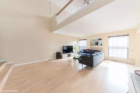 Living - 1499 Diamond Dr, Hoffman Estates, IL 60192 photo 1 of 5