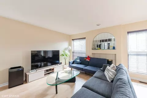 Living - 1499 Diamond Dr, Hoffman Estates, IL 60192 photo 4 of 5