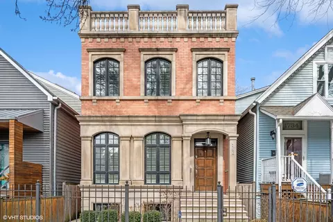 1736 W Barry Ave, Chicago, IL 60657