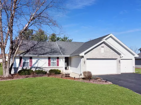 1879 Wyndham Ln, Rockton, IL 61072