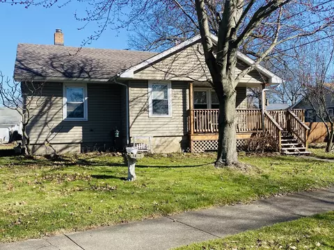 Exterior - 750 N River Dr, Kankakee, IL 60901 photo 2 of 5