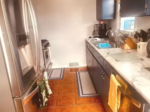 Bath - 750 N River Dr, Kankakee, IL 60901 photo 2 of 3