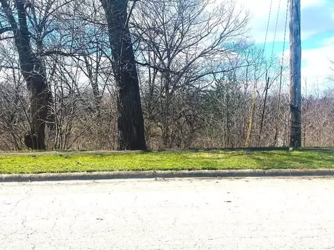 Exterior - 750 N River Dr, Kankakee, IL 60901 photo 5 of 5