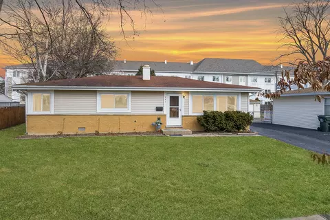 402 E Garwood Ave, Mount Prospect, IL 60056