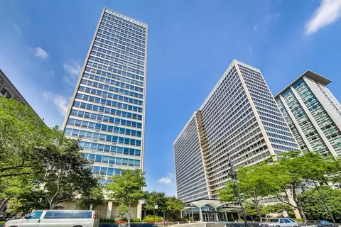 3550 N Lake Shore Dr #1406, Chicago, IL 60657
