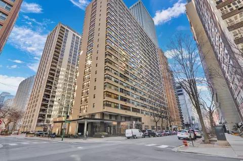 850 N Dewitt Pl #9D, Chicago, IL 60611