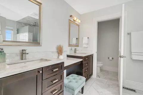 Bath - 6500 Breckenridge Dr, Plainfield, IL 60586 photo 2 of 7