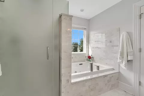 Bath - 6500 Breckenridge Dr, Plainfield, IL 60586 photo 3 of 7