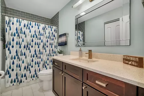 Bath - 6500 Breckenridge Dr, Plainfield, IL 60586 photo 5 of 7
