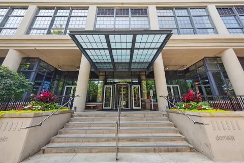 900 N Kingsbury St #852, Chicago, IL 60610