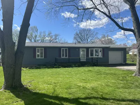 813 S Chestnut St, Delavan, IL 61734