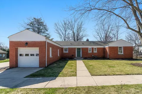 531 E Mckinley St, Hinckley, IL 60520