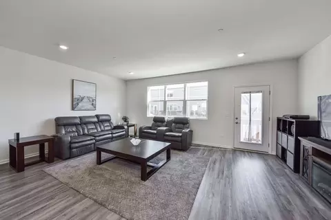 Living - 3319 Trillium Cir, Rolling Meadows, IL 60008 photo 1 of 3