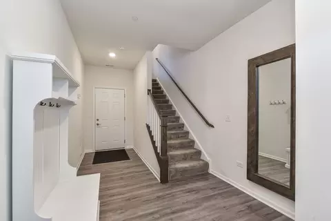 Entry Way - 3319 Trillium Cir, Rolling Meadows, IL 60008 photo 1 of 2