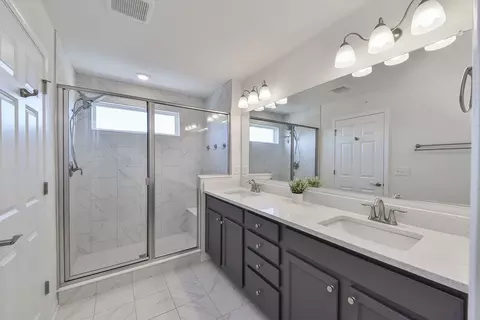Bath - 3319 Trillium Cir, Rolling Meadows, IL 60008 photo 2 of 3